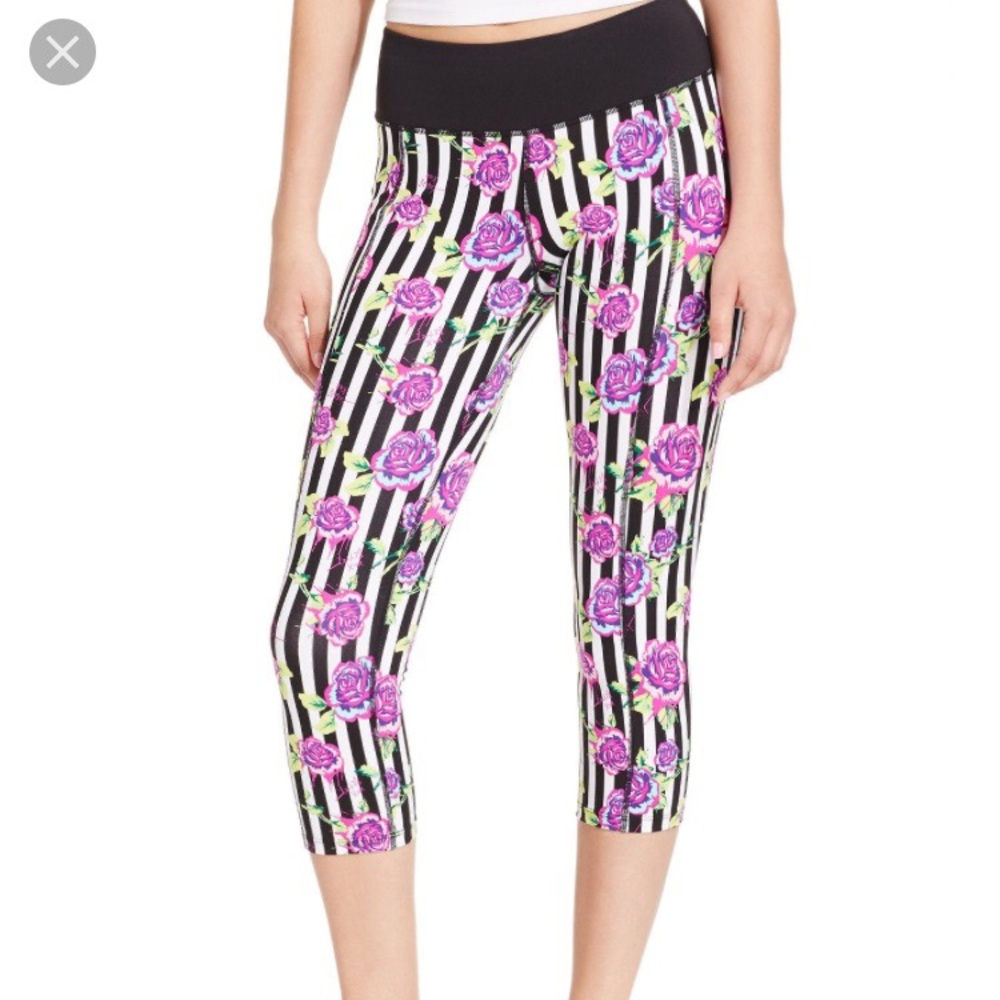 Betsey Johnson Black Stripe Floral quirky Capri Workout Yoga Leggings Xs - Picture 2 of 11